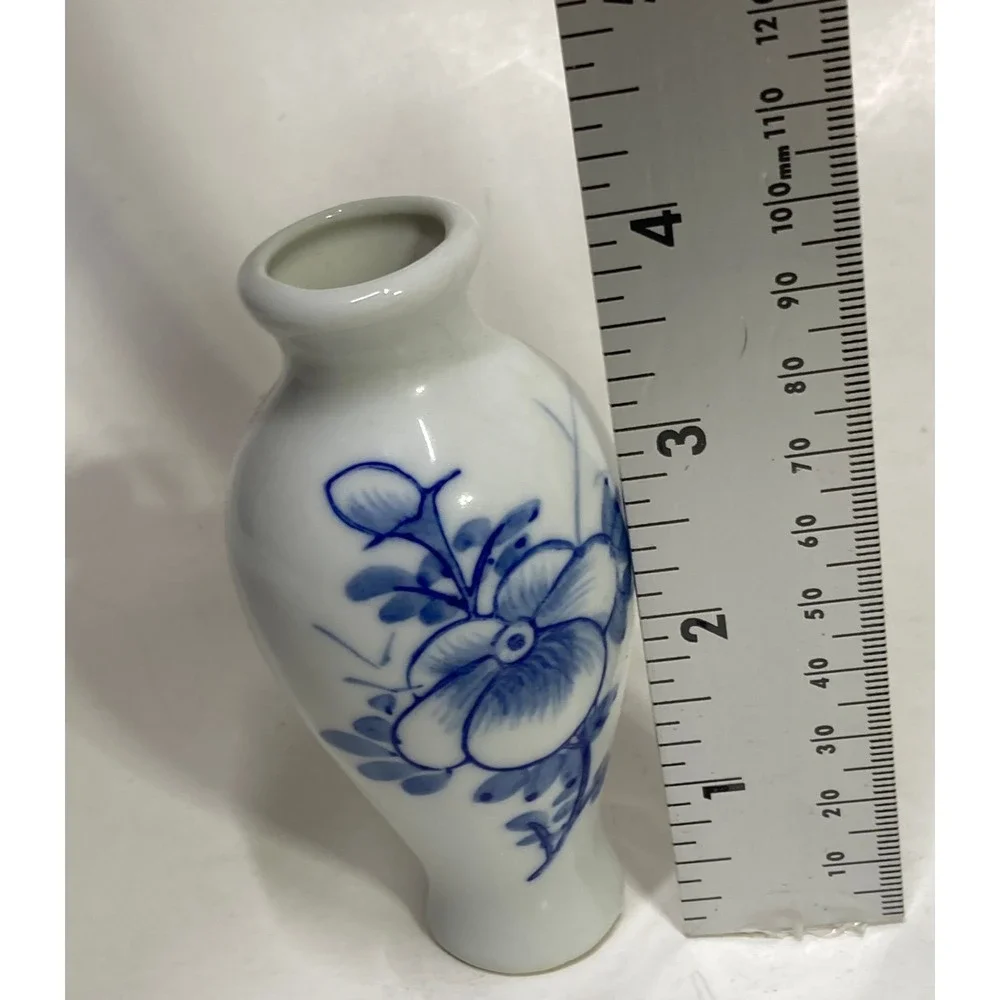 Vintage Miniature Blue and White Floral Porcelain Bud Vase 4.5 Inch‎ Chinoiserie